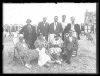 fo040117: Pose van een gezin aan het strand
